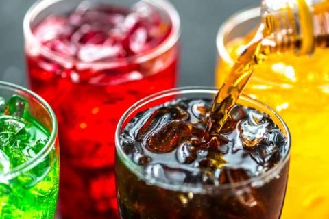 Los 15 alimentos que puedes seguir comiendo aunque estén caducados